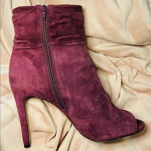Vince Camuto 4inch open toe booties 💜
